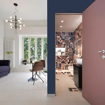 Station Apartment *
